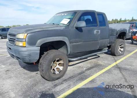 2004 Chevrolet Silverado 1500 Ls z USA, uszkodzony, nr VIN 2GCEK19V241158774